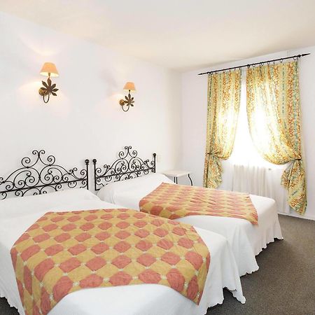 רבל Logis Hotels - Hotel Restaurant Du Midi מראה חיצוני תמונה