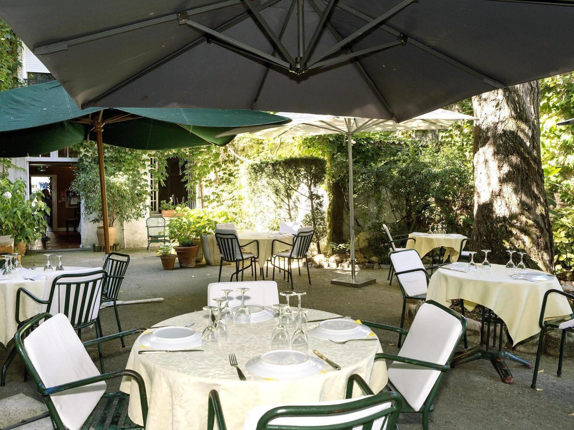 רבל Logis Hotels - Hotel Restaurant Du Midi מראה חיצוני תמונה