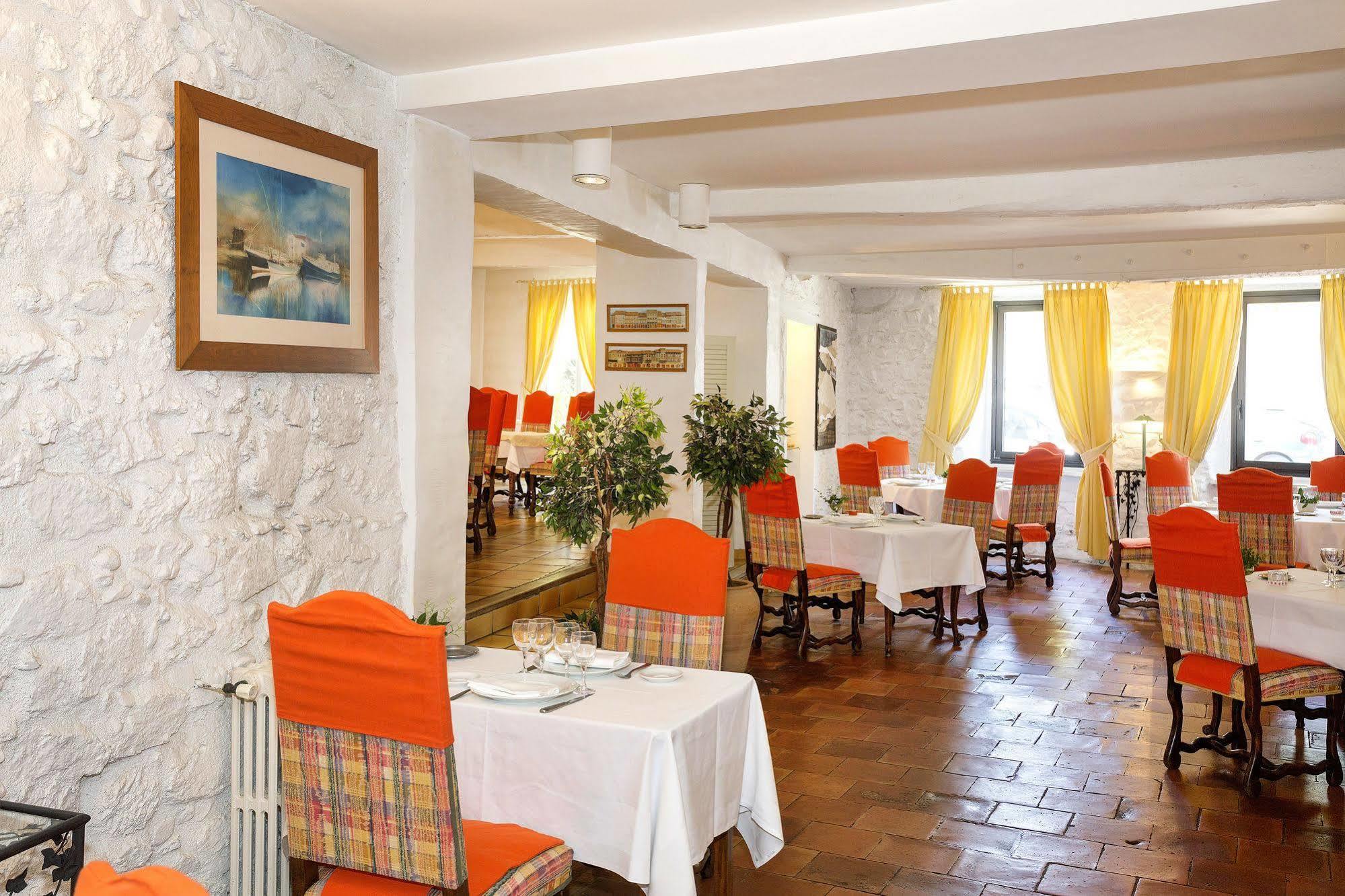 רבל Logis Hotels - Hotel Restaurant Du Midi מראה חיצוני תמונה