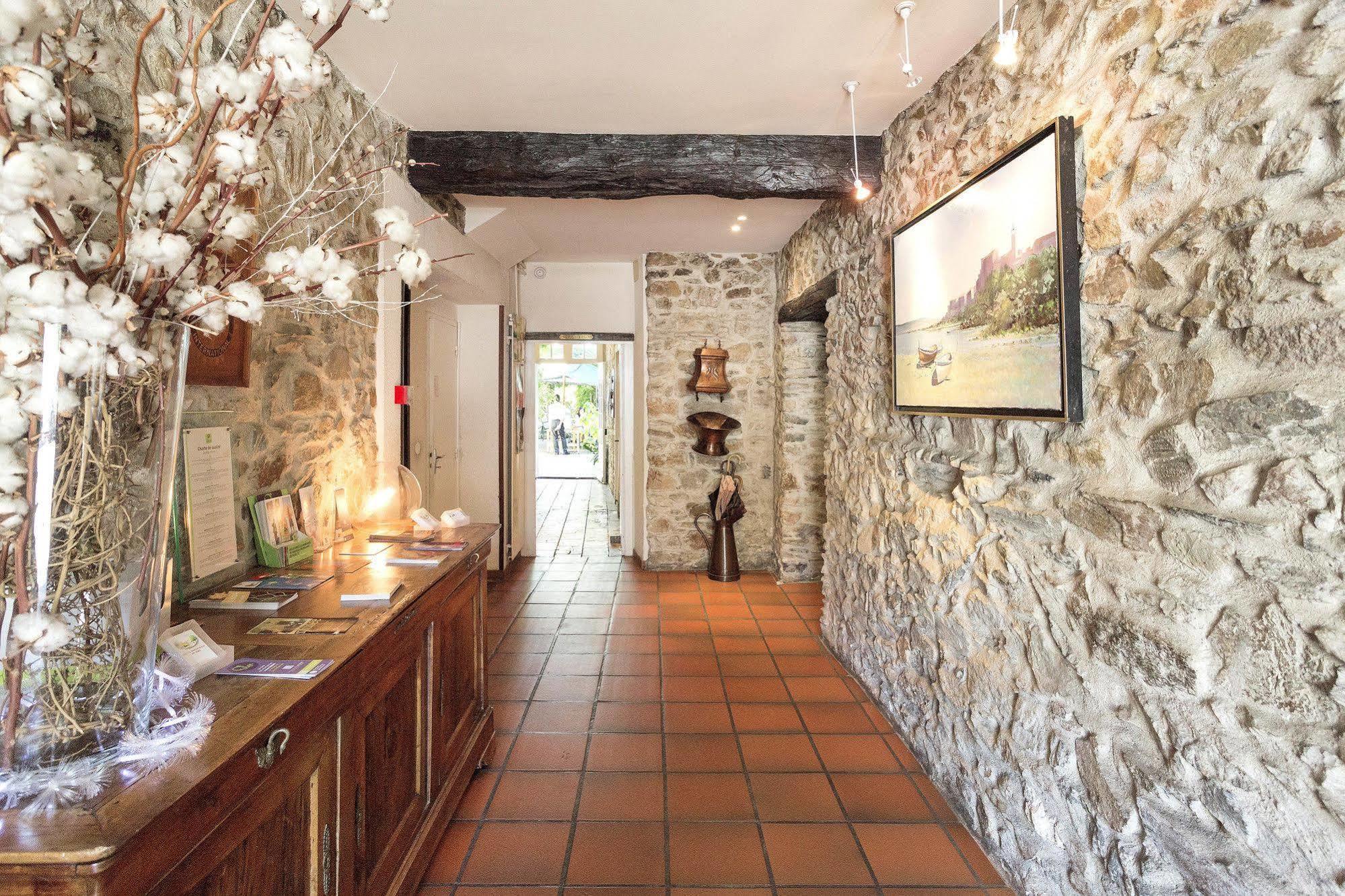 רבל Logis Hotels - Hotel Restaurant Du Midi מראה חיצוני תמונה